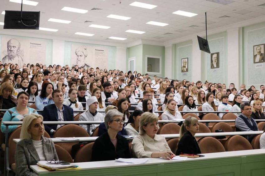 Студенты выпускных курсов медколледжа НИУ «БелГУ» встретились с главврачами медучреждений Белгородской области 